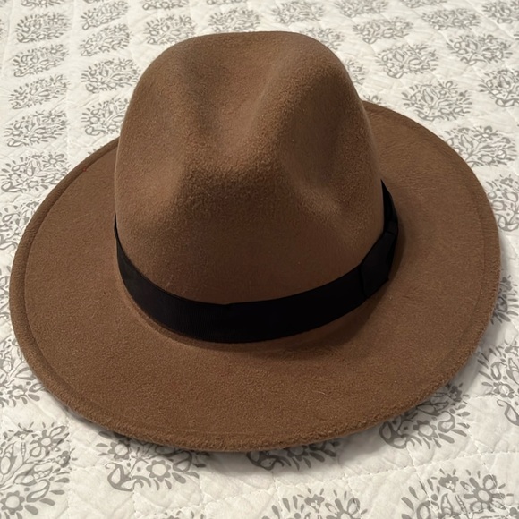 Accessories - Women’s felt fedora hat, brown with dark brown ribbon